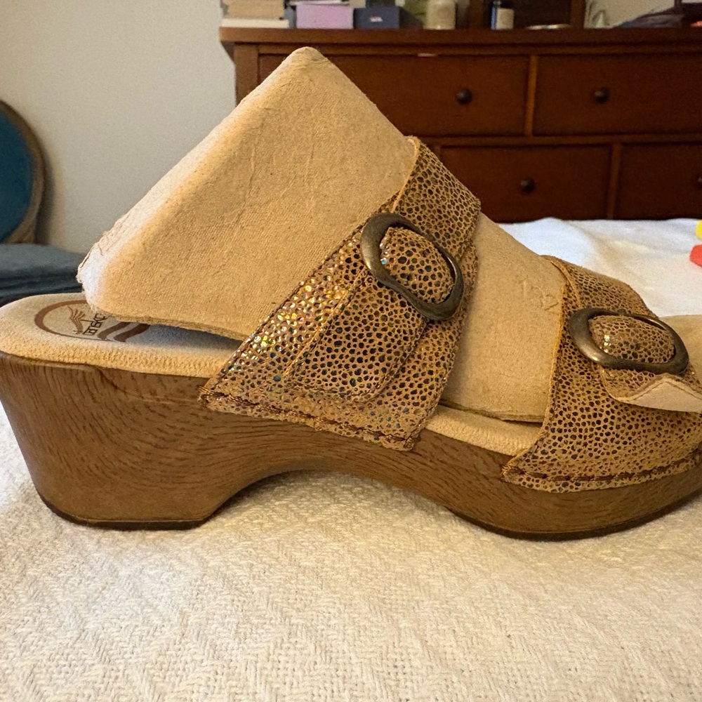 Dansko Shimmering Gold Sandals - Size 39 - Picture 2 of 9